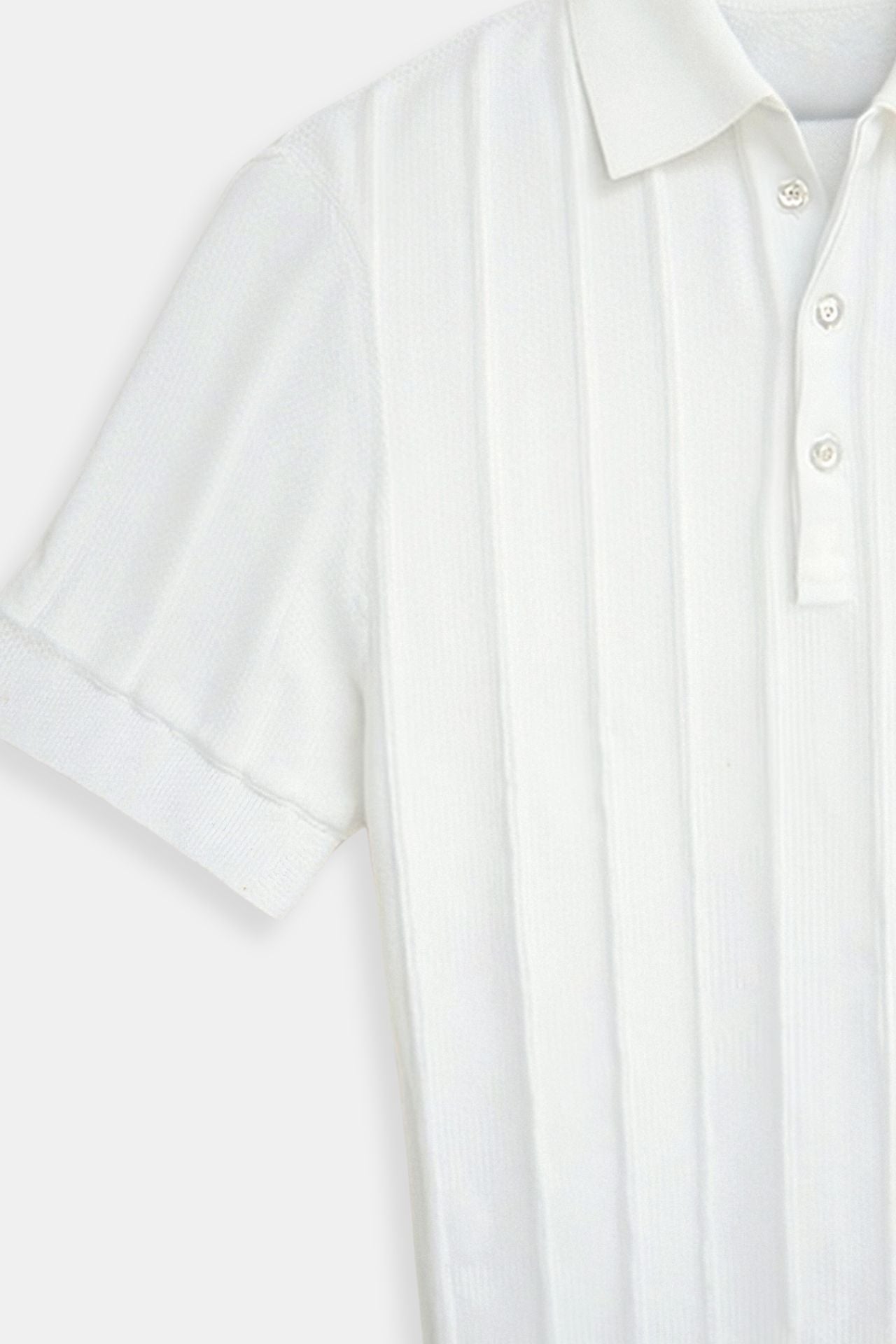Polo boutonné à rayures verticales