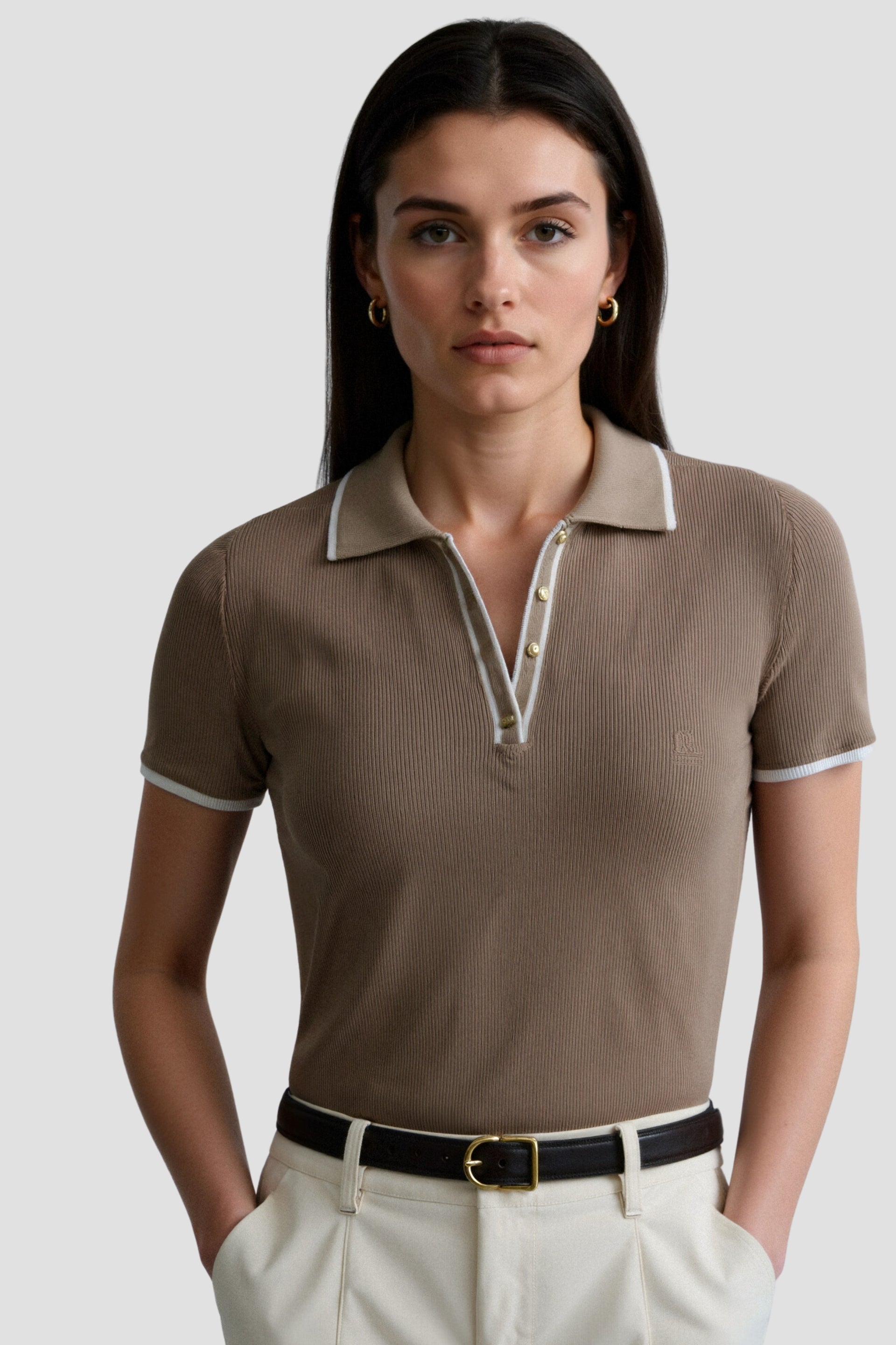 Polo boutonné à bordure élégante contrastée