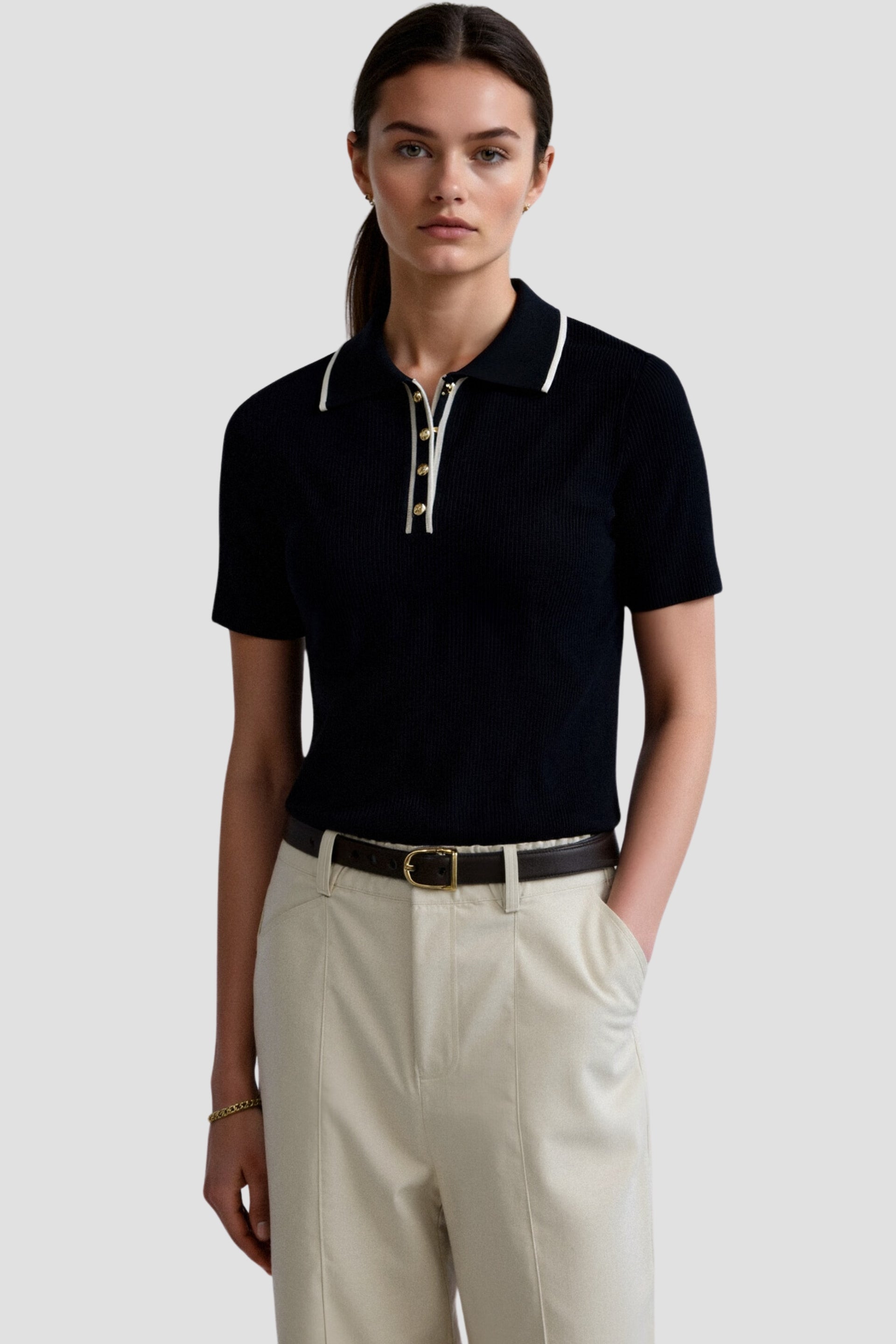 Polo boutonné à bordure élégante contrastée