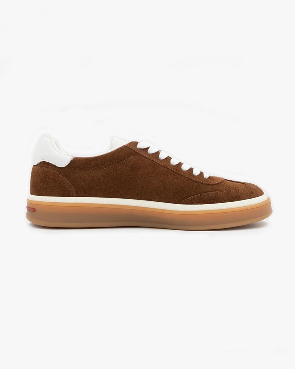 Casual suède sneakers
