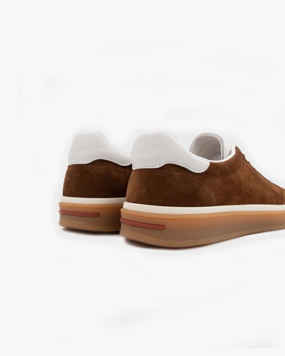Casual suède sneakers