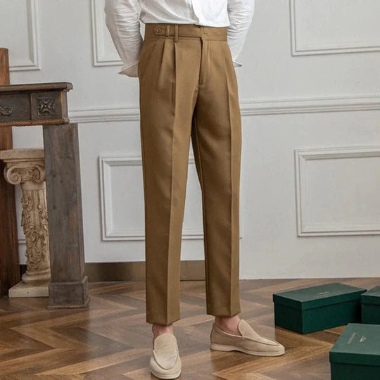 Herren-weite-hoch-taillierte-hose-mit-vintage-look-und-eleganter-faltennaht