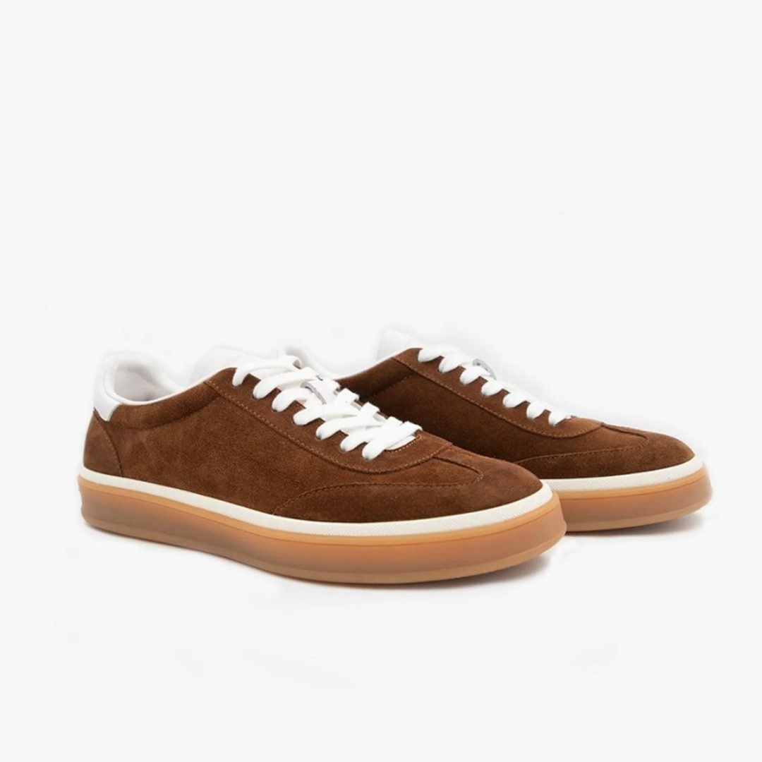 Casual suède sneakers