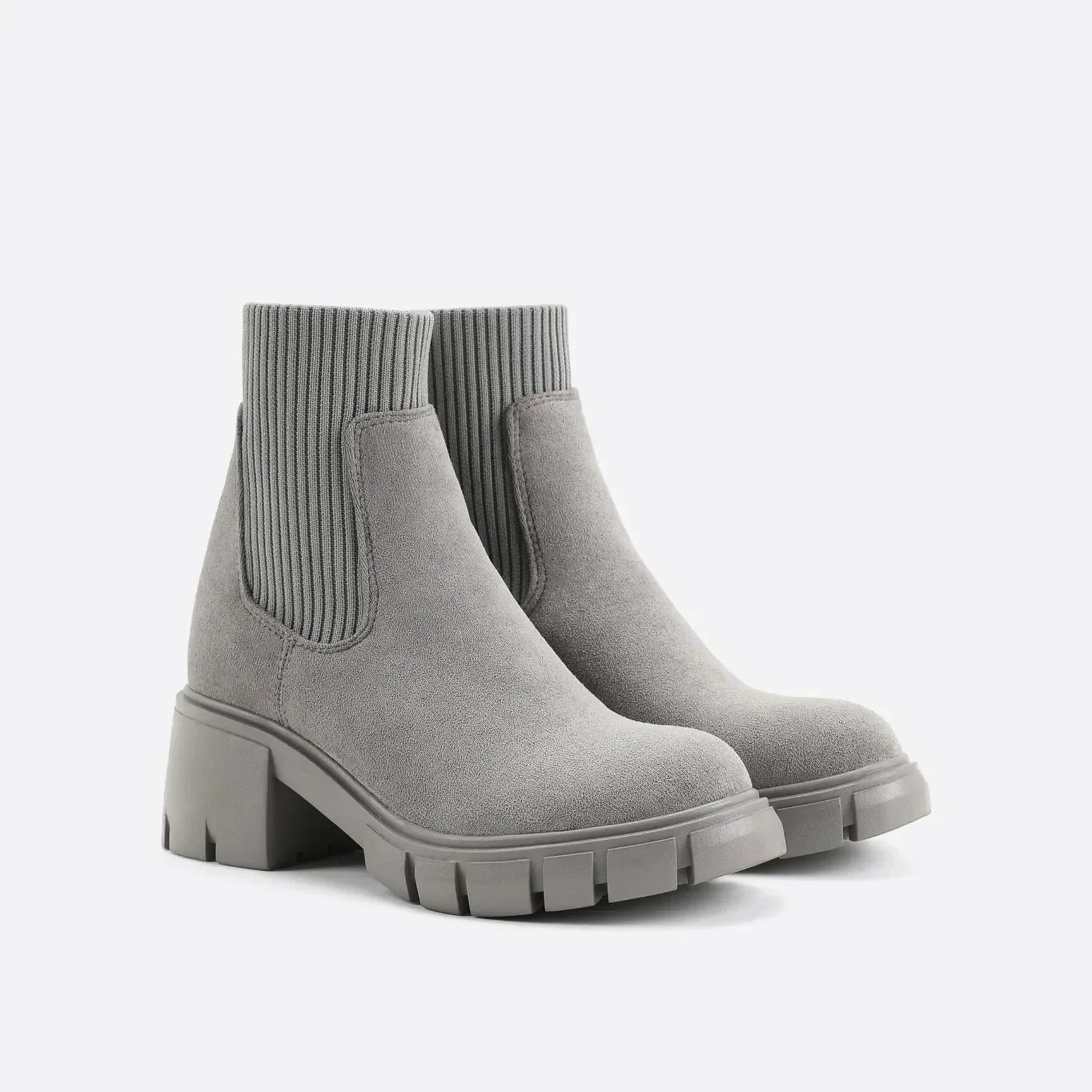 - Chelsea Boots
